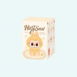 Peluche type Labubu boîte mystère assis